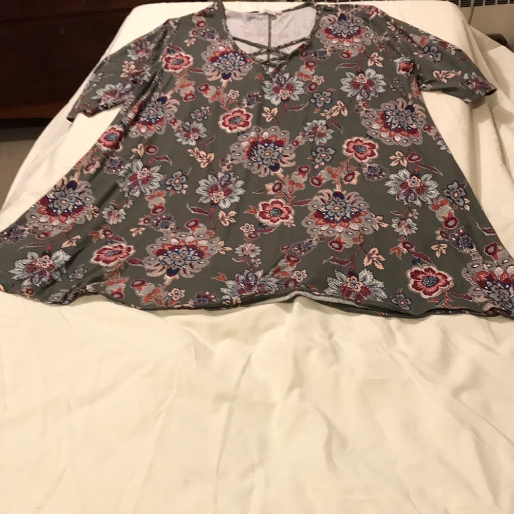 Espresso: Olive green floral tunic. Sz 1x